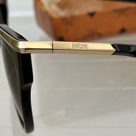MCM Black & Gold Cat-Eye Sunglasses – Made in Italy – New Condition 🕶️ - Picture 6 of 14